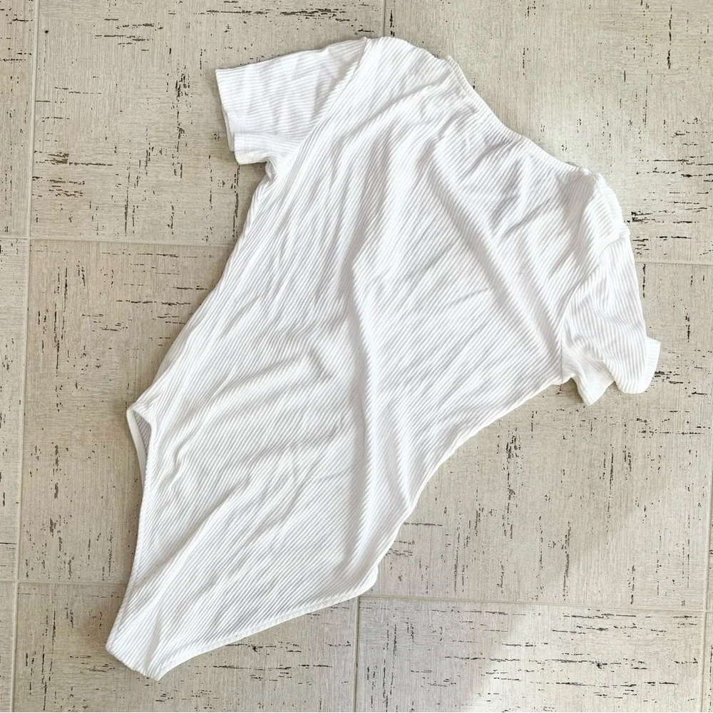 Formula Ribbed White V-Neck Onesie Bodysuit Metal Button Top Short Sleeve S - Picture 4 of 4